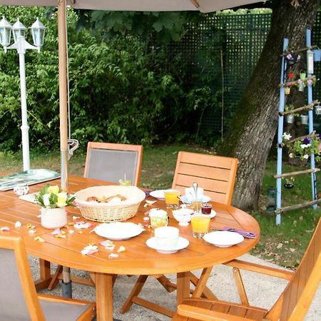 Les Hibiscus Acomodação com café da manhã Maisons-Laffitte Exterior foto