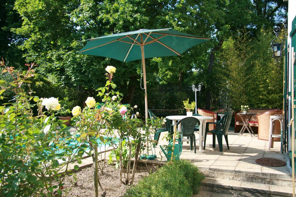 Les Hibiscus Acomodação com café da manhã Maisons-Laffitte Exterior foto