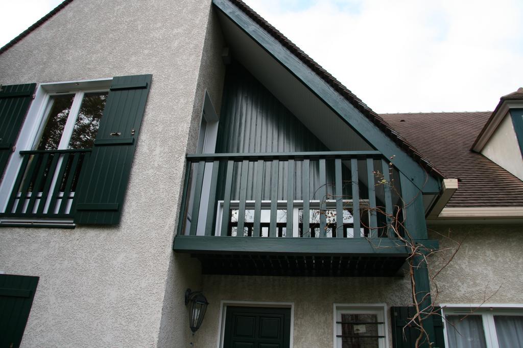 Les Hibiscus Acomodação com café da manhã Maisons-Laffitte Exterior foto