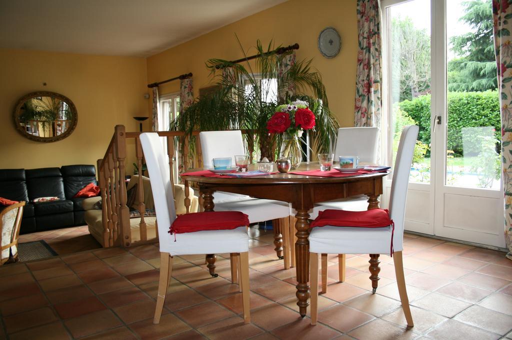Les Hibiscus Acomodação com café da manhã Maisons-Laffitte Exterior foto