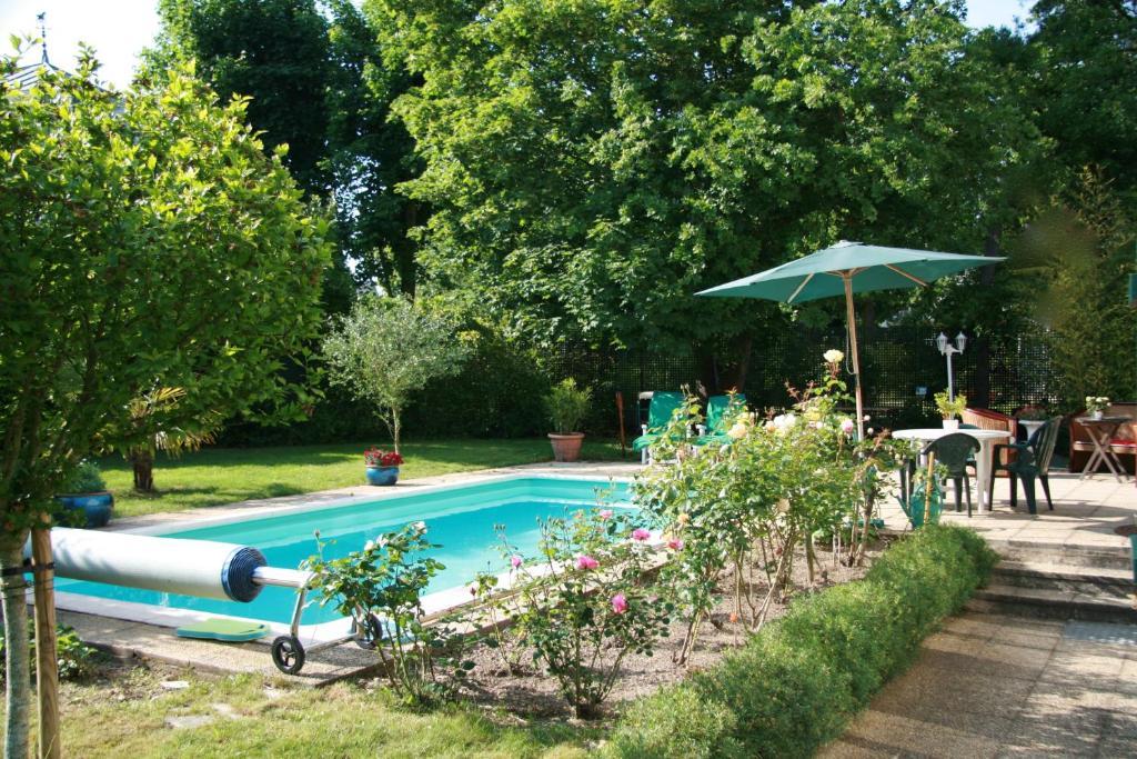 Les Hibiscus Acomodação com café da manhã Maisons-Laffitte Exterior foto