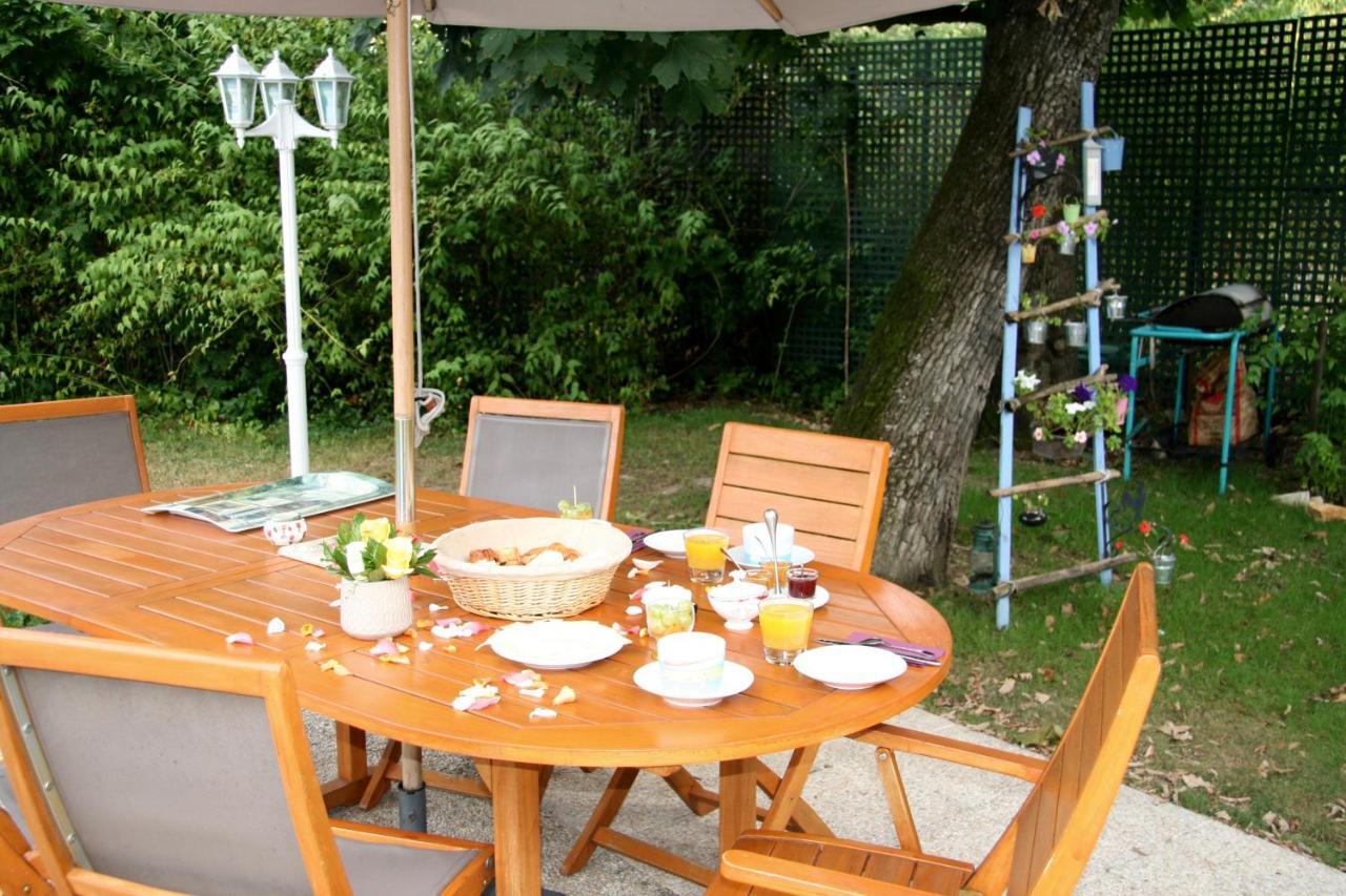 Les Hibiscus Acomodação com café da manhã Maisons-Laffitte Exterior foto