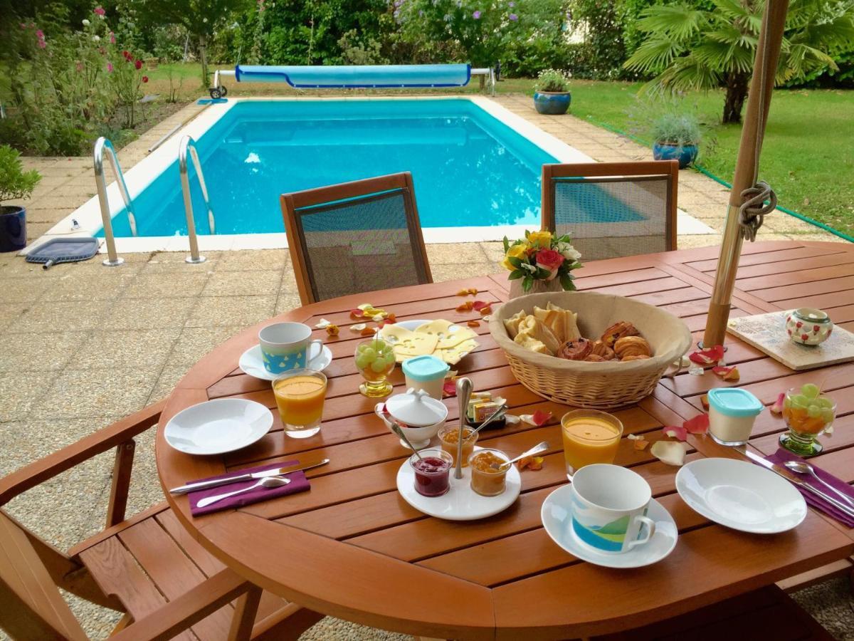 Les Hibiscus Acomodação com café da manhã Maisons-Laffitte Exterior foto